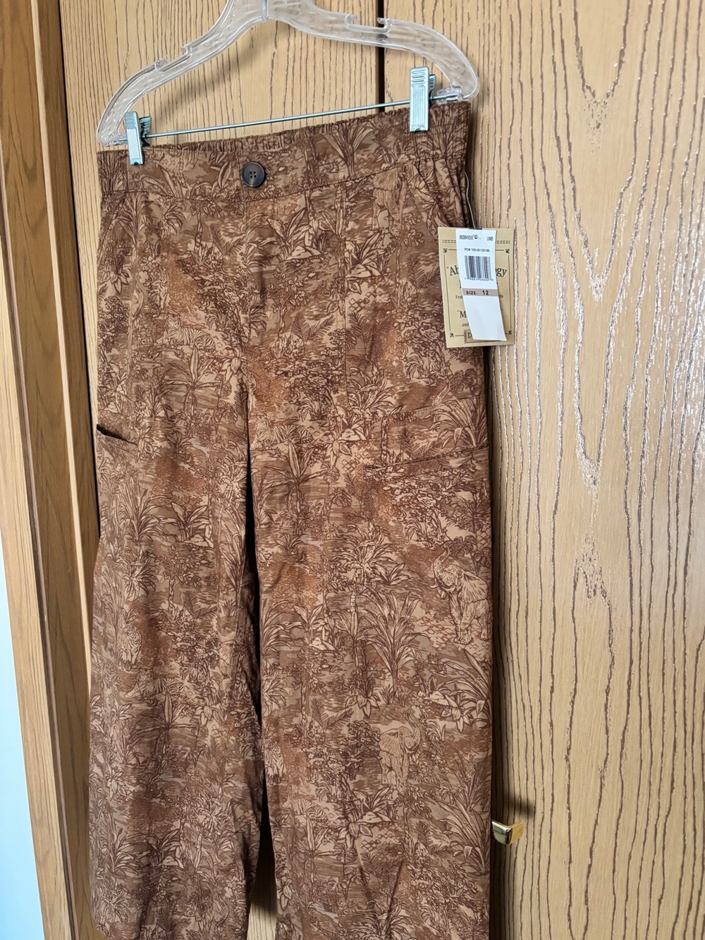 DEMOCRACY NWT Women Brown Safari Print Casual Capri Pants, size 12